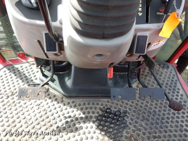 image for item ES9551 2014 Mahindra 2555 MFWD tractor