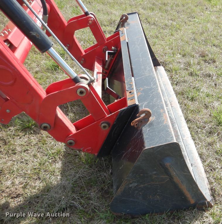 image for item ES9551 2014 Mahindra 2555 MFWD tractor