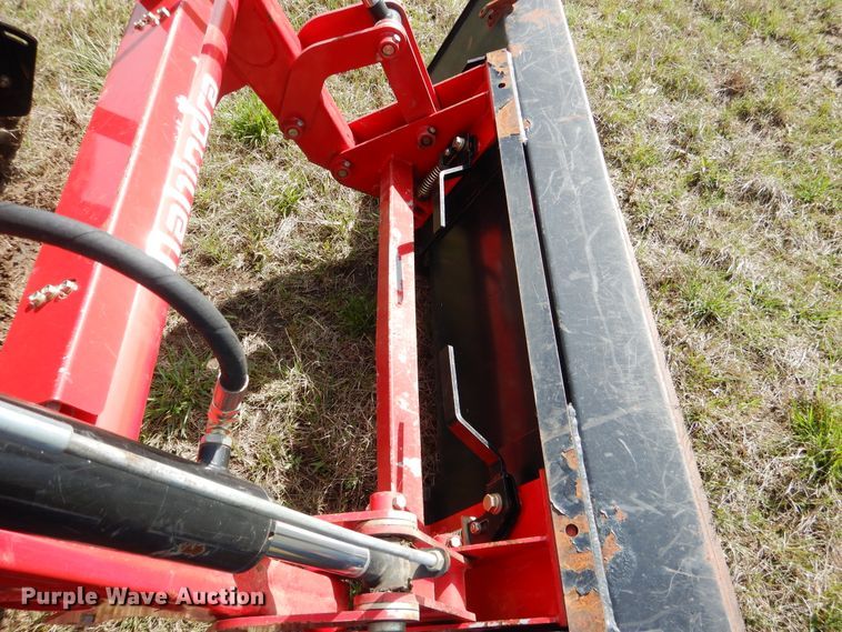 image for item ES9551 2014 Mahindra 2555 MFWD tractor