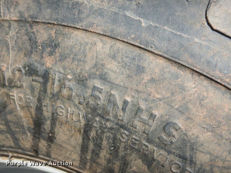 image for item ES9551 2014 Mahindra 2555 MFWD tractor