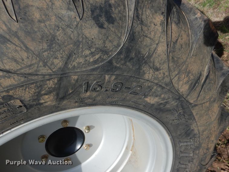 image for item ES9551 2014 Mahindra 2555 MFWD tractor