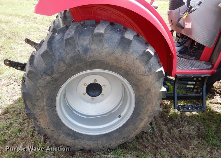 image for item ES9551 2014 Mahindra 2555 MFWD tractor