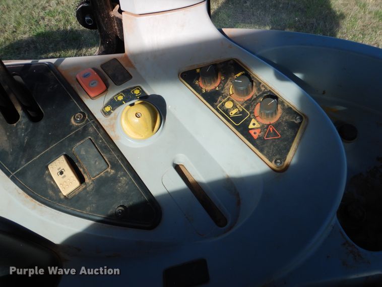 image for item ES9554 2004 Massey-Ferguson 5445 tractor