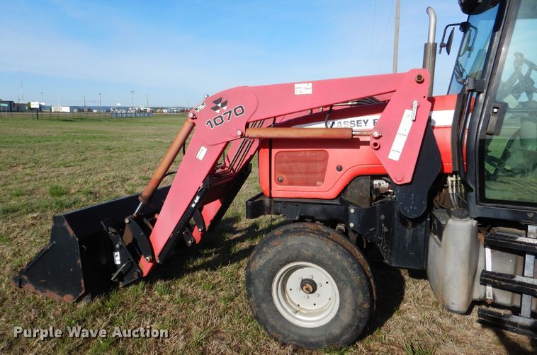 image for item ES9554 2004 Massey-Ferguson 5445 tractor