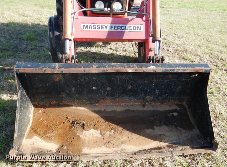 image for item ES9554 2004 Massey-Ferguson 5445 tractor