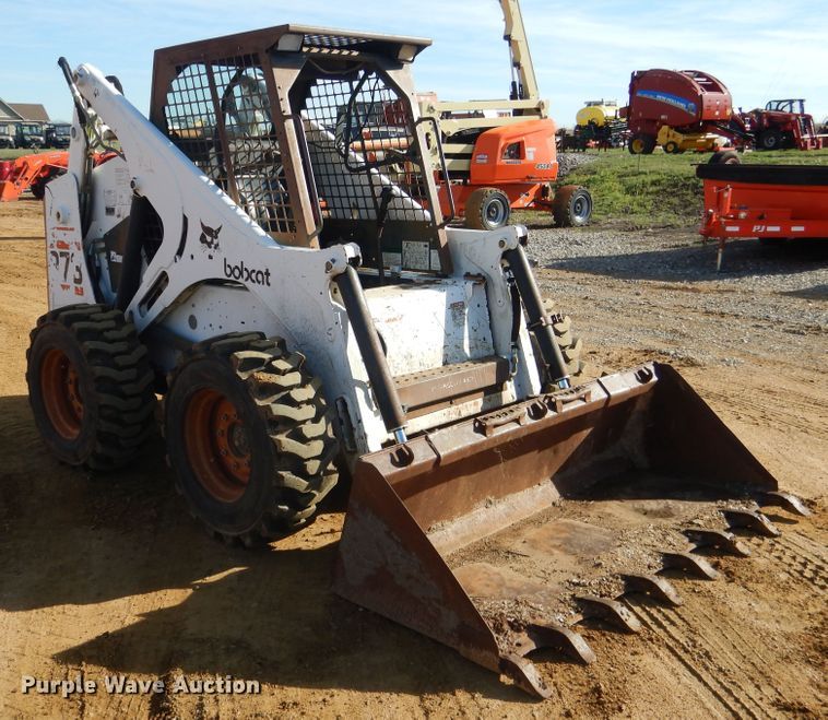 image for item ES9555 1999 Bobcat 873  skid steer loader