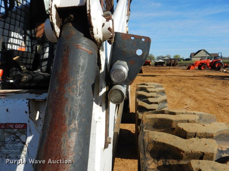 image for item ES9555 1999 Bobcat 873  skid steer loader