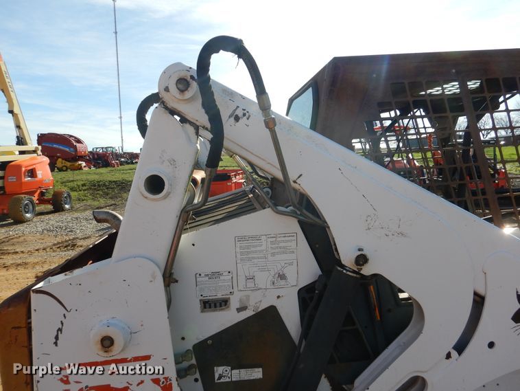 image for item ES9555 1999 Bobcat 873  skid steer loader