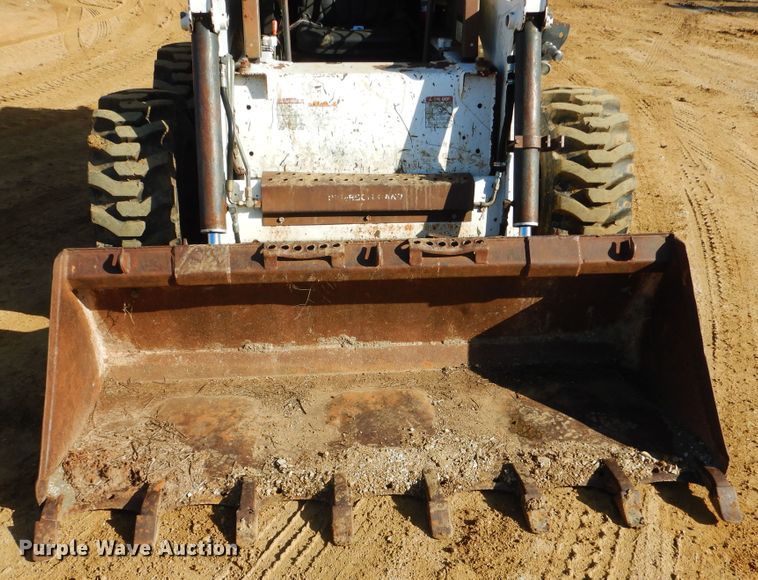 image for item ES9555 1999 Bobcat 873  skid steer loader