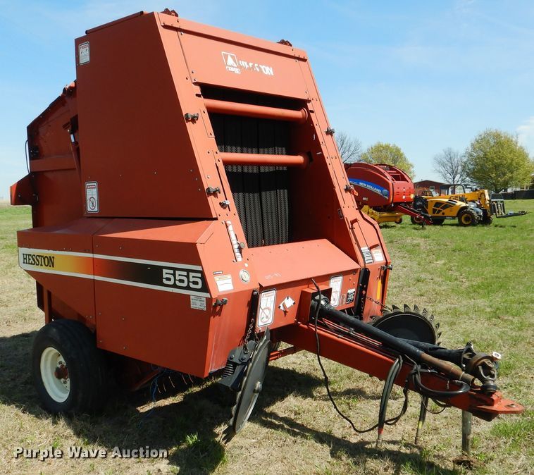 image for item ES9573 2000 Hesston 555 round baler