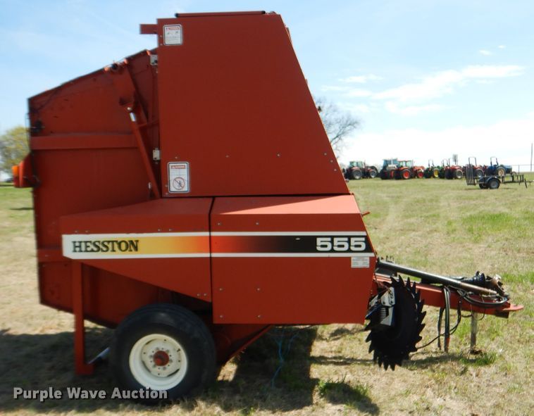 image for item ES9573 2000 Hesston 555 round baler