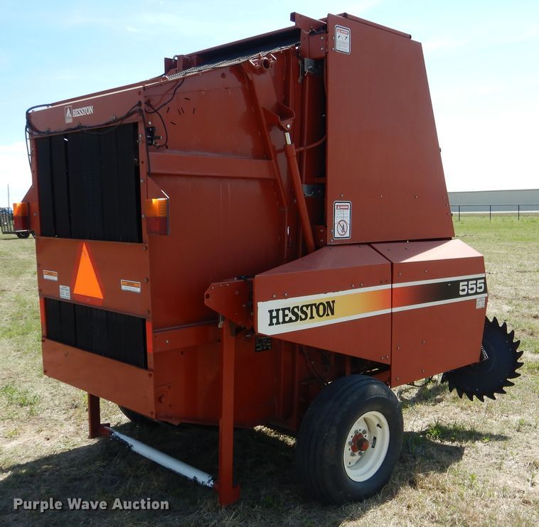image for item ES9573 2000 Hesston 555 round baler
