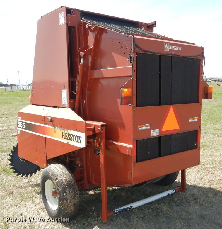image for item ES9573 2000 Hesston 555 round baler
