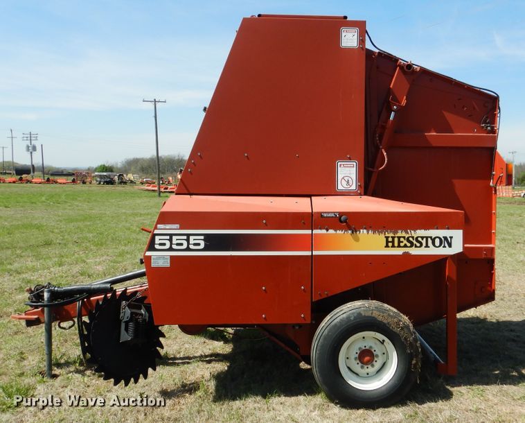 image for item ES9573 2000 Hesston 555 round baler
