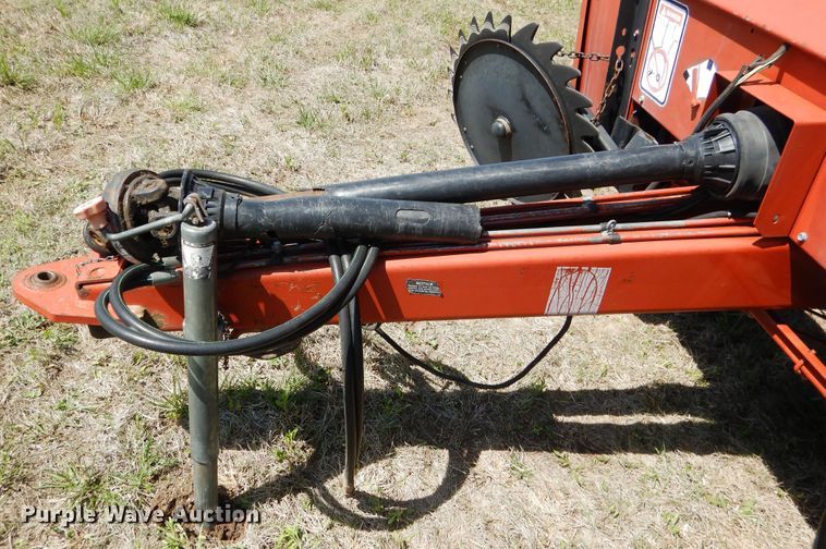 image for item ES9573 2000 Hesston 555 round baler