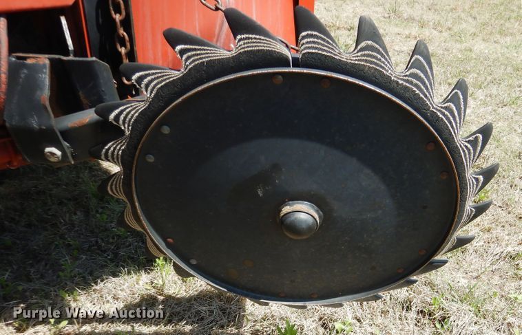 image for item ES9573 2000 Hesston 555 round baler