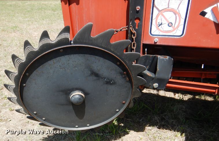 image for item ES9573 2000 Hesston 555 round baler