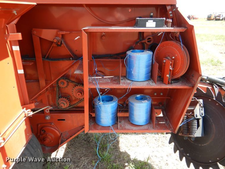 image for item ES9573 2000 Hesston 555 round baler