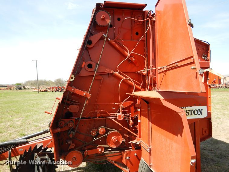 image for item ES9573 2000 Hesston 555 round baler