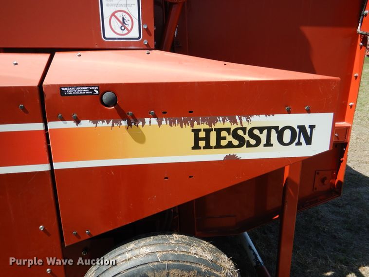 image for item ES9573 2000 Hesston 555 round baler