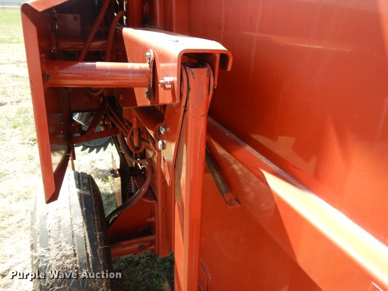 image for item ES9573 2000 Hesston 555 round baler