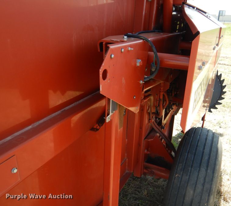 image for item ES9573 2000 Hesston 555 round baler