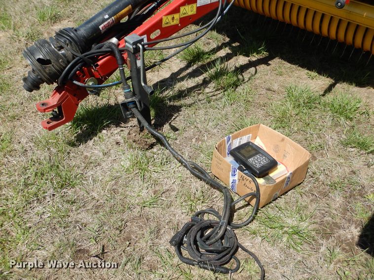 image for item ES9573 2000 Hesston 555 round baler