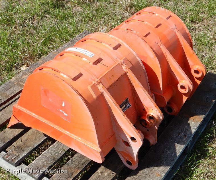 (2) Kubota backhoe buckets in Davis, OK Item ES9584 sold Purple Wave