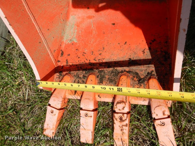 (2) Kubota backhoe buckets in Davis, OK Item ES9584 sold Purple Wave