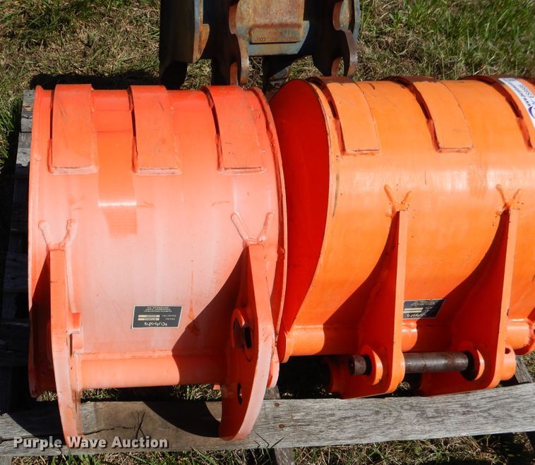 (3) Kubota backhoe/excavator buckets in Davis, OK Item ES9586 sold