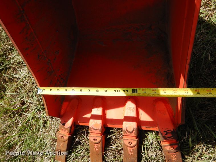 (3) Kubota backhoe/excavator buckets in Davis, OK Item ES9586 sold