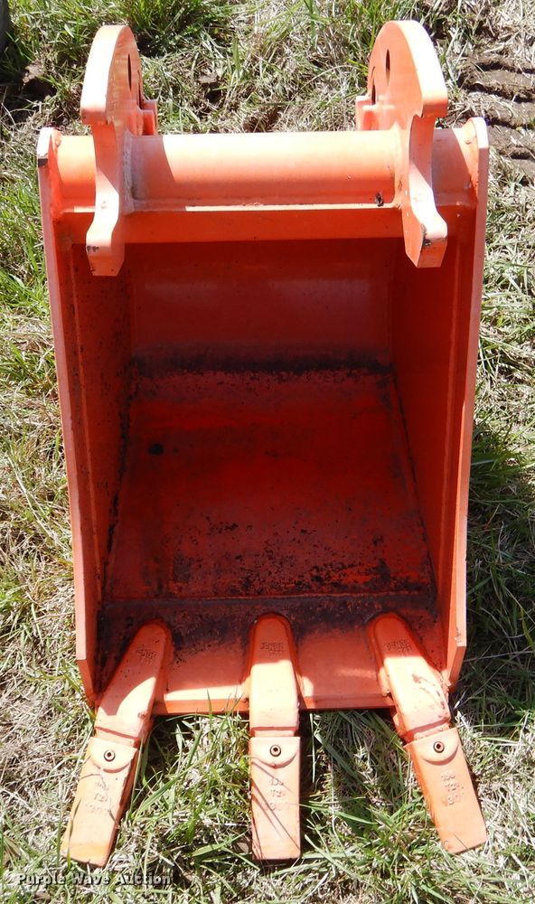 (3) Kubota backhoe/excavator buckets in Davis, OK Item ES9586 sold