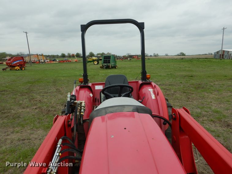 image for item ES9588 2014 Mahindra 2555 MFWD tractor