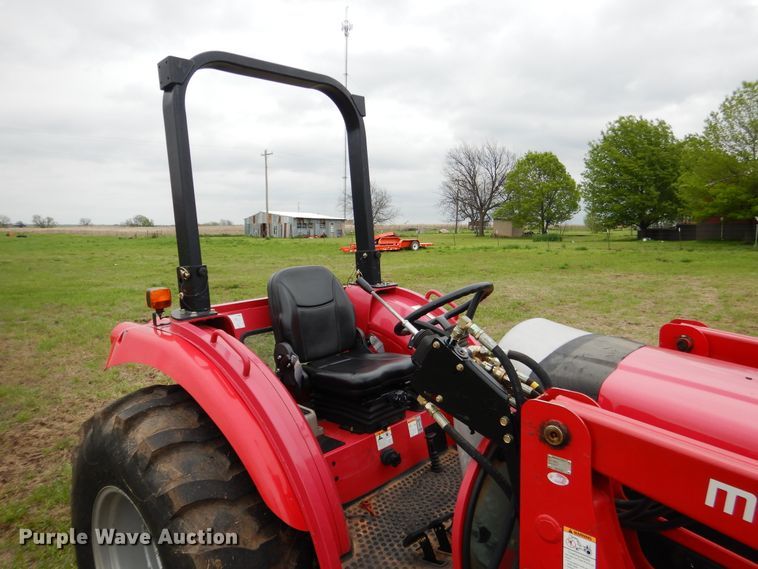 image for item ES9588 2014 Mahindra 2555 MFWD tractor