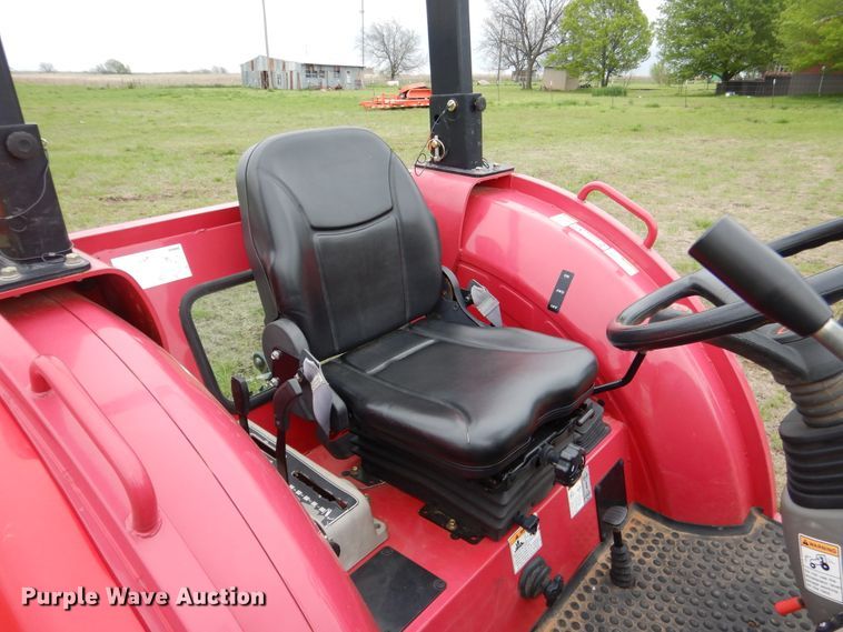 image for item ES9588 2014 Mahindra 2555 MFWD tractor