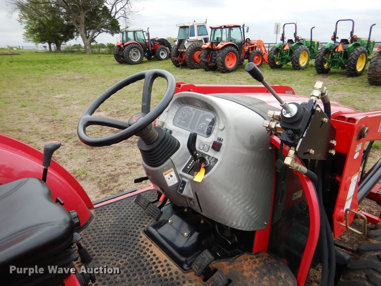 image for item ES9588 2014 Mahindra 2555 MFWD tractor