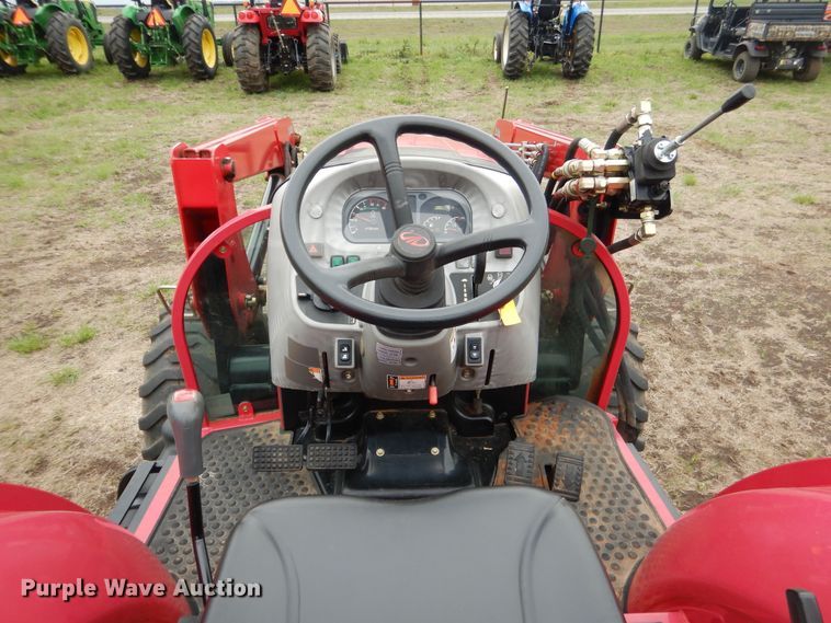 image for item ES9588 2014 Mahindra 2555 MFWD tractor