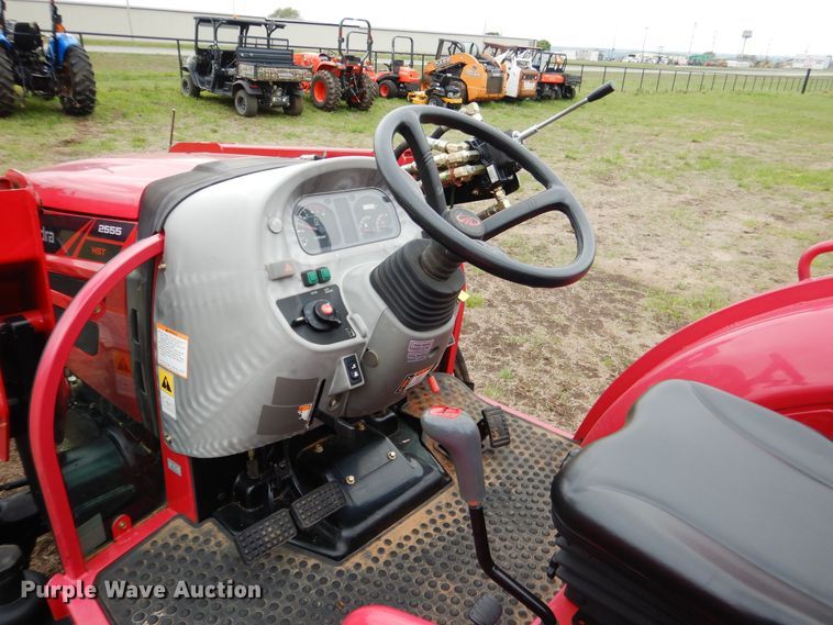image for item ES9588 2014 Mahindra 2555 MFWD tractor