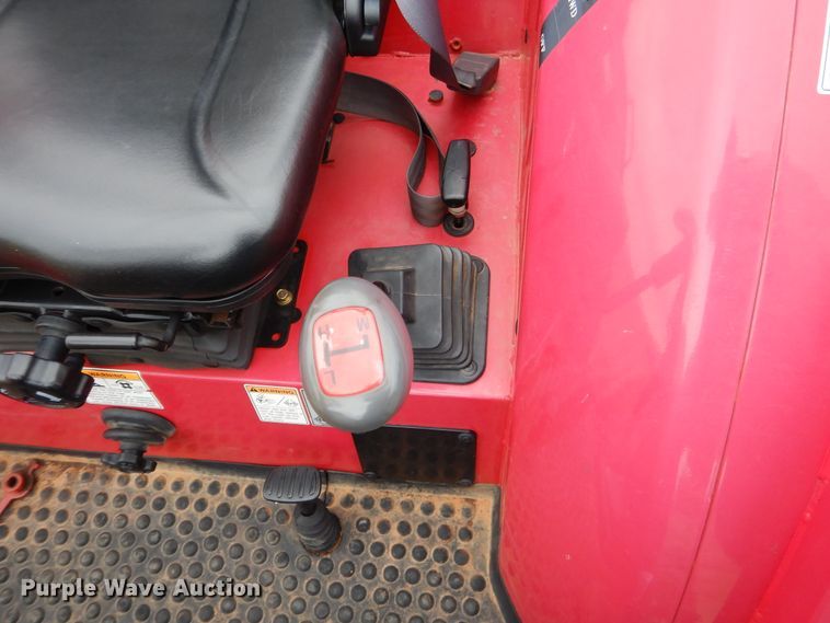 image for item ES9588 2014 Mahindra 2555 MFWD tractor