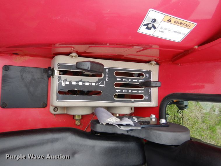 image for item ES9588 2014 Mahindra 2555 MFWD tractor