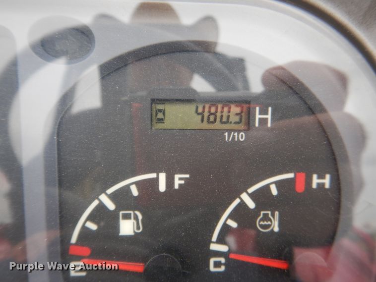 image for item ES9588 2014 Mahindra 2555 MFWD tractor