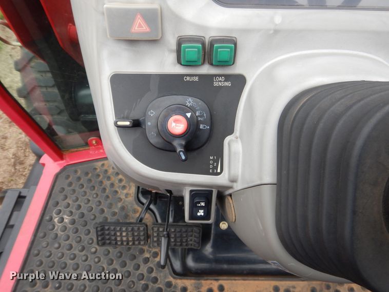 image for item ES9588 2014 Mahindra 2555 MFWD tractor