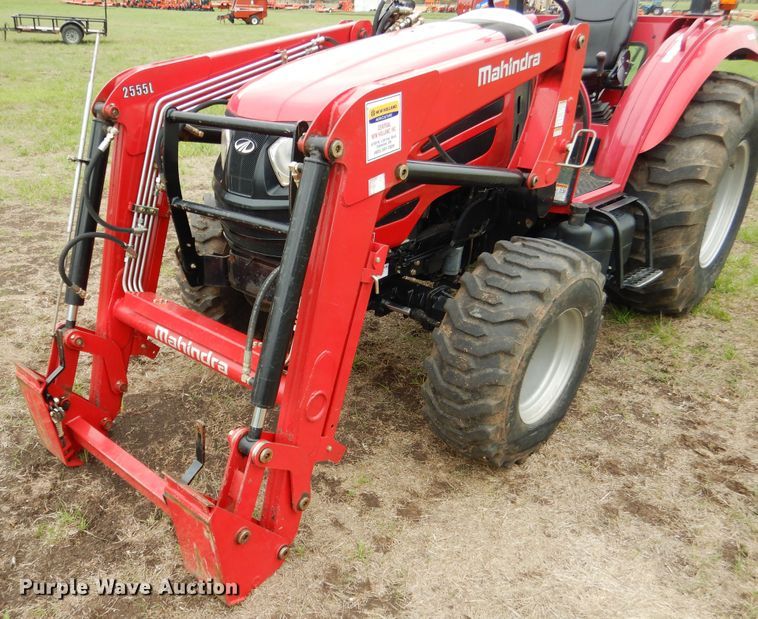 image for item ES9588 2014 Mahindra 2555 MFWD tractor
