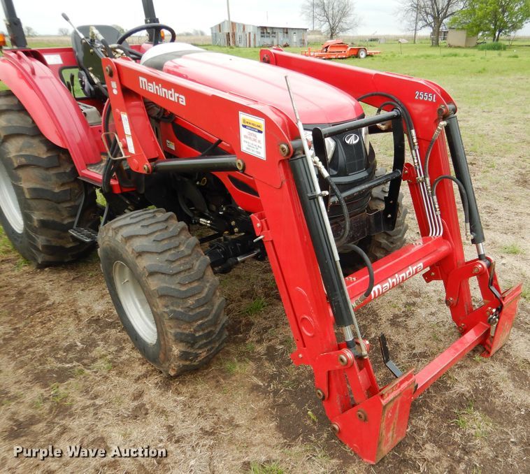 image for item ES9588 2014 Mahindra 2555 MFWD tractor