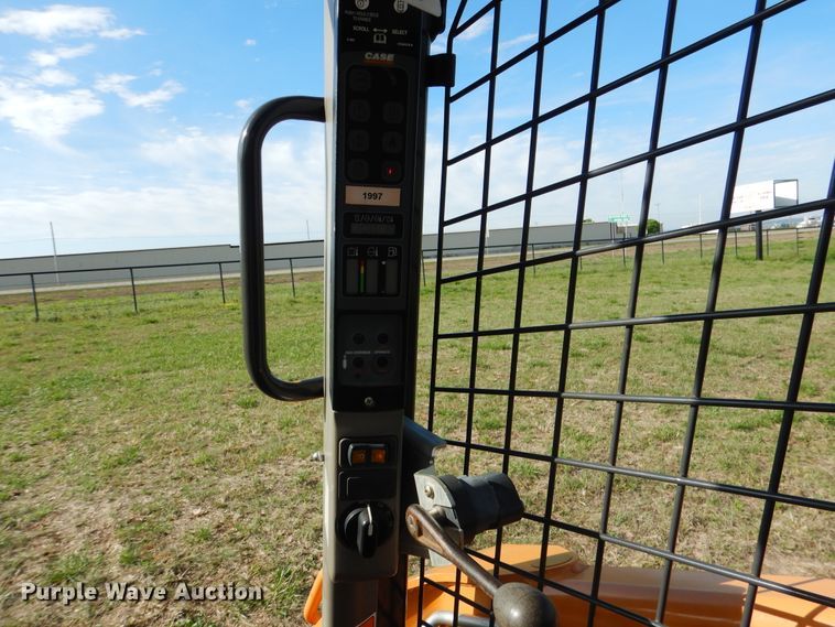 image for item ES9590 2016 Case SV280  skid steer loader