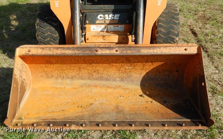 image for item ES9590 2016 Case SV280  skid steer loader