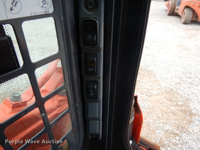 image for item ES9595 2016 Kubota SSV75  skid steer loader