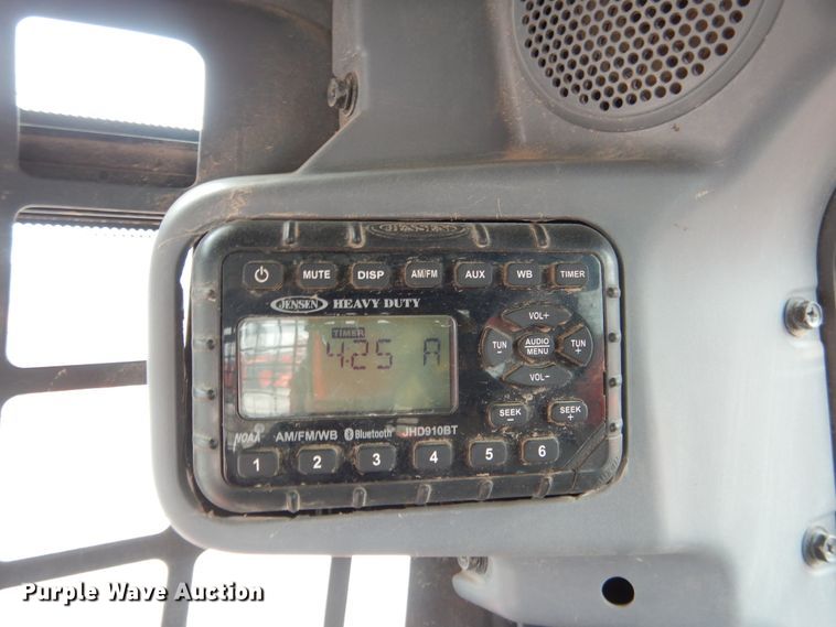 image for item ES9595 2016 Kubota SSV75  skid steer loader