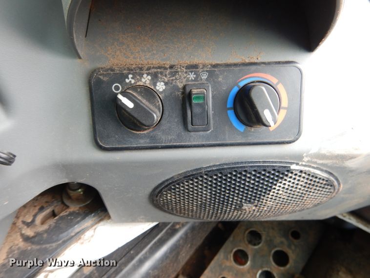 image for item ES9596 2016 Bobcat S650  skid steer loader