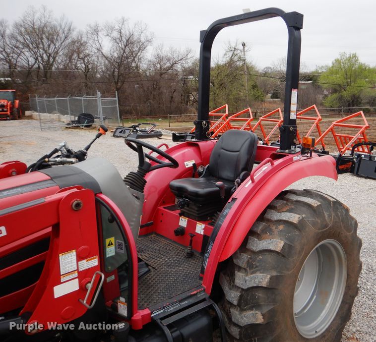 image for item ES9598 2016 Mahindra 2555 MFWD tractor